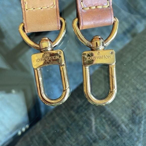 LV leather adjustable strap. - Picture 2 of 5